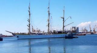 Nava Şcoală Mircea a plecat într-un nou marş de instrucţie, de 10.000 de mile marine. VIDEO cu ieşirea de marţi, din portul Constanţa