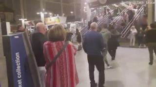 SCENE DE GROAZĂ după explozia din Anglia: "Sânge şi bucăţi de piele au început să zboare peste tot. Au ajuns şi în părul meu" (FOTO)