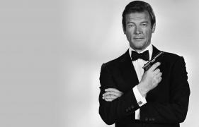 A MURIT Roger Moore! Actorul avea 89 de ani şi era bolnav de cancer