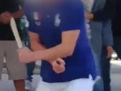 Caz COMPLICAT la Arad. Un copil, lovit și provocat de un bătăuș, a scos cuțitul și A DAT CU SETE. Victima, în stare critică la spital