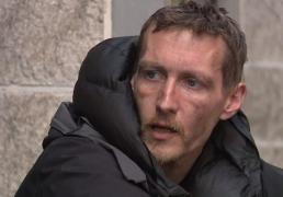 Un tânăr fără adăpost, EROU în atacul din Manchester! A scos cuiele înfipte de suflul exploziei în feţele copiilor: "Erau acoperiţi de sânge, plângând şi ţipând!" (VIDEO)