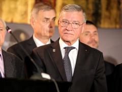 Fostul preşedinte al Federaţiei Române de Fotbal, Mircea Sandu, e urmărit penal pentru delapidare şi spălare de bani!