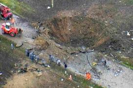 Lacrimile încă curg la Mihăileşti, la 13 ani de la tragedie! Victimele exploziei unui camion cu azotat de amoniu, printre care şi jurnalişti Antena 1, comemorate la locul dezastrului