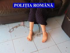 SCENE HORROR în Teleorman! Tânără de 18 ani, ŢINUTĂ ÎN LANŢURI şi SECHESTRATĂ de propria familie. Motivul este HALUCINANT