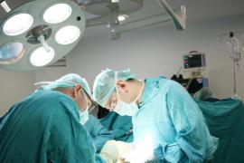 ŞOC în Suceava! Rănit în dragoste şi RUPT DE BEAT, un tânăr de 29 de ani şi-a îndesat o sticlă în ANUS! I-au scos-o medicii, DUPĂ O SĂPTĂMÂNĂ