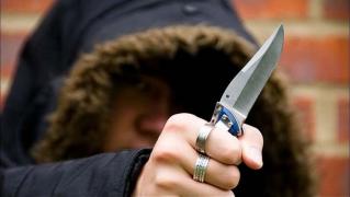 Încă un atac în Brăila! Un bărbat a fost ÎNJUNGHIAT în stradă şi lăsat într-o BALTĂ DE SÂNGE. Agresorul a fugit de la faţa locului