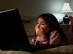 Întâmplare ŞOCANTĂ la o şcoală! Ce a răspuns o fetiţă de doar NOUĂ ANI, întrebată de ce se uita la FILME PENTRU ADULŢI în timpul orelor de curs