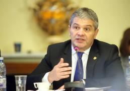 Scandalul ambulanţelor a ajuns la Palatul Victoria. Ministrul Sănătăţii s-a întâlnit cu premierul Grindeanu