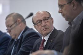 Un nou SCANDAL PE LEGEA GRAŢIERII. Comisia juridică din Senat a aprobat amendamentul lui Traian Băsescu. Acesta a propus ca luarea de mită să fie iertată!