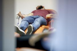 Criză de sânge la Arad! Numărul donatorilor a scăzut la jumătate. Medicii merg în fabrici pentru a recolta