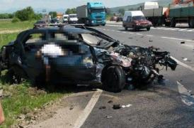 Accident GROAZNIC la Hunedoara, între o Dacie şi un camion. Şoferul autoturismului a murit pe loc