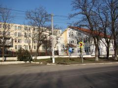 Pedagog de şcoală veche, la Huşi! Şi-a SECHESTRAT SOŢIA în liceul unde lucrau amândoi, apoi a bătut-o! Femeia fugise de acasă cu o seară înainte, de frică