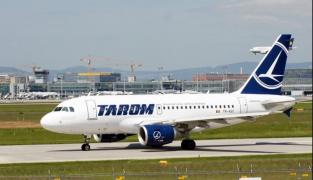 Aeronava Boeing 737-800 NG, preluată de TAROM şi botezată "Marea Unire" a aterizat pe aeroportul Băneasa!