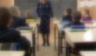 ULTIMA ORĂ: O educatoare A MURIT în clasă, în faţa copiilor! Femeia s-a PRĂBUŞIT în timp ce le împărţea micuţilor tortul pregătit de ziua lor