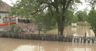 PERICOL IMINENT de inundaţii în trei judeţe ale ţării, în această noapte! Codul portocaliu expiră sâmbătă de dimineaţă!