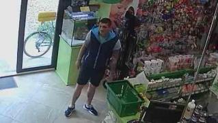 Apel pe Facebook pentru prinderea hoţului care a furat banii din cutia cu donaţii pentru animalele rănite şi abandonate