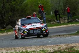 Scene ŞOCANTE, la Transilvania Rally, în Cluj: Un echipaj s-a IZBIT VIOLENT de un stâlp şi a ieşit în decor