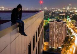 Sinuciderile prin înghițirea de medicamente și aruncarea de la înalțime înregistrează o creștere îngrijorătoare în România