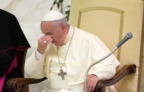 Papa critică dezbaterea electorală dintre Le Pen şi Macron: "Unde a fost dialogul? Au dat cu pietre unul în altul"