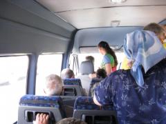 Scene ŞOCANTE: Un tânăr de 21 de ani a fost BĂTUT de şoferul microbuzului în care se afla. Motivul este HALUCINANT