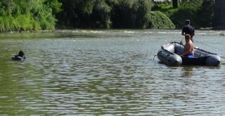 ULTIMA ORĂ. Copilul de nouă ani, dispărut în apele râului Someşul Mic, A FOST GĂSIT MORT de scafandri. Micuțul intrase să facă o baie