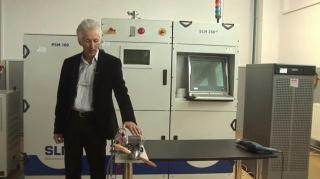 Primul motor din componente făcute cu o imprimantă 3D, inventat de un cercetător ROMÂN de la Universitatea Transilvania | VIDEO