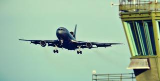 BREAKING NEWS! Controlorii de trafic aerian ai ROMATSA intră în GREVĂ DE AVERTISMENT. Dirijarea avioanelor, la 33 la sută!