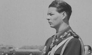 Poveştile Regelui Mihai, ultimul monarh din ţările Europei de Est: A luat masa cu Hitler, a băut ceai cu Mussolini şi i-a ţinut piept lui Stalin