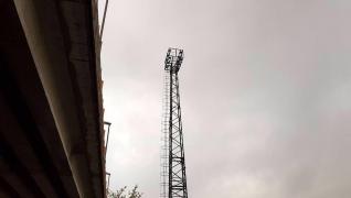 Scene HALUCINANTE la Sibiu. Un bărbat a vrut să se arunce de pe un turn de supărare, după ce angajații unui bar nu au mai vrut să îl servească și l-au dat afară