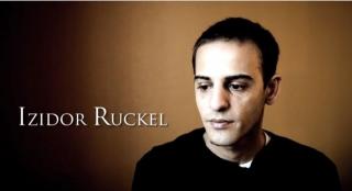 POVESTEA lui Izidor, orfanul care a scăpat din "Casa Irecuperabililor" şi a ajuns în "ţara tuturor posibilităţilor". Mărturii cutremurătoare, la revenirea în România