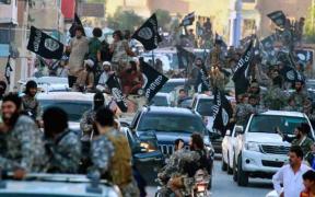 VICTORIE crucială a coaliţiei internaţionale împotriva ISIS: Capitala siriană a Statului Islamic, sub asediu