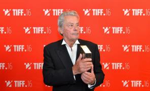 „Familia mea fericită”, marele câştigător TIFF. Alain Delon a fost premiat pentru întreaga carieră: "Actoria este cea mai frumoasă meserie din lume"