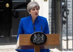 Noul guvern din Marea Britanie, după alegerile anticipate. Premierul Theresa May îşi anunţă cabinetul