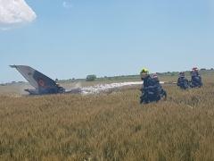 Avion de luptă MIG 21, PRĂBUŞIT în Constanţa, între Nazarcea şi Culmea! Imagini de la faţa locului (VIDEO)