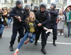 Peste 100 de manifestanţi, arestaţi la Moscova. Poliţia a folosit gaze lacrimogene (VIDEO)