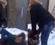 Noile imagini cu o adolescentă BĂTUTĂ CRUNT în Prahova se lasă cu urmări: Polițiștii au deschis dosar penal