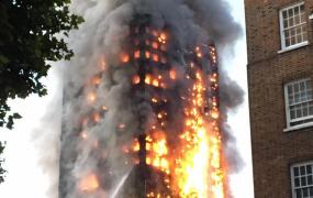 Martor al INFERNULUI din Londra: Oamenii îşi aruncau disperaţi copiii pe geam şi strigau după ajutor. Totul s-a aprins în câteva secunde! (VIDEO)