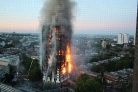 Poliția din Londra, acuzată după focul care a mistuit Grenfell Tower. Mai mulți locatari musulmani susțin că au fost împiedicați să-și salveze familiile