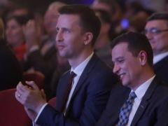 Un ministru din Guvernul Grindeanu anunţă că NU ÎŞI DĂ DEMISIA: "Când vrei să schimbi ceva, trebuie să rezişti!"