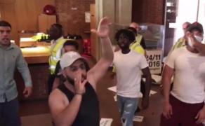 PROTESTE VIOLENTE după incendiul de la Grenfell Tower. Supraviețuitorii tragediei au LUAT CU ASALT Primăria și Consiliul Local: "Vinovații să plătească!"