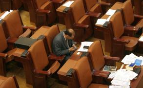 Parlamentarii PSD, convocaţi prin SMS la plen duminică, pentru moţiunea anti Grindeanu: "Să facem cu toţii un efort. Prezenţa obligatorie"