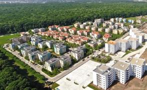 Locuitorii unui complex rezidenţial din nordul Capitalei ies în faţa Guvernului! Cartierul lor a rămas cu o singură cale de acces spre oraş