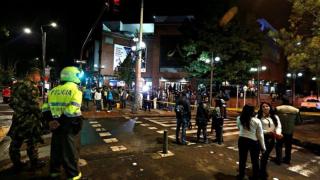 STARE DE URGENŢĂ în Columbia! Cel puţin 3 femei au murit, după ce o bombă a explodat la un mall. Unde era ascuns explozibilul