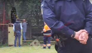 Un tânăr de 20 de ani a fost găsit găsit SPÂNZURAT de GARDUL CANTINEI din Bistrița. Bărbatul prezintă RĂNI SUSPECTE (VIDEO)