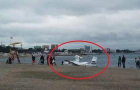 INCIDENT BIZAR la Mamaia. Oamenii alergau PANICAȚI să cheme poliția pentru că un AVION s-ar fi PRĂBUȘIT pe plajă!