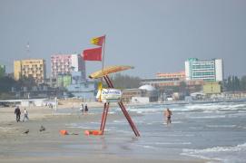 Plajele din Mamaia şi Constanţa nu au salvamari în minivacanţa de Rusalii. Peste 50.000 de turişti vor fi pe litoral