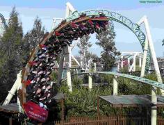 ŞOCANT! Şi-au lăsat BEBELUŞUL lângă un coş de gunoi, timp de o oră, pentru ca ei să se distreze într-un rollercoaster (FOTO)