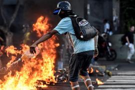 Un tânăr de 17 ani a fost împuşcat mortal în timpul protestelor din Venezuela. Alte cinci persoane au fost rănite de gloanţe