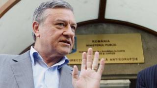 Mircea Sandu, urmărit penal pentru corupţie! Fostul preşedinte FRF este acuzat că a luat mită 724.000 de lei de la o firmă de avocaţi
