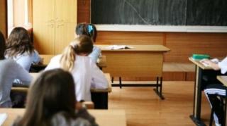Avem SUBIECTELE la examenul de EVALUARE NAŢIONALĂ 2017. Ce au avut de rezolvat elevii la MATEMATICĂ 